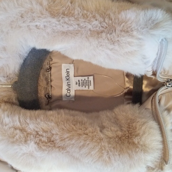 Women's Calvin Klein Beige Tan Fur Collar Puffer Vest - Picture 2 of 8
